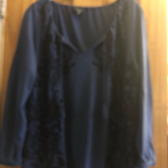 LUCKY BRAND LIGHT LONG SLEEVE TOP - Picture 1 of 5